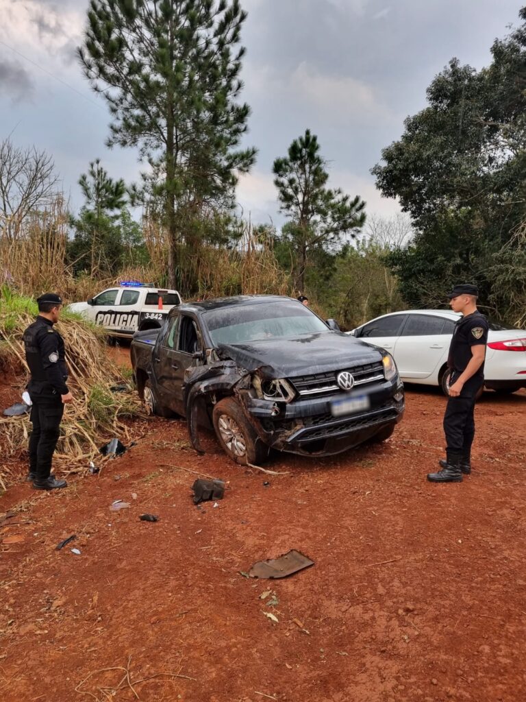 Fuga, persecución y secuestro de una camioneta cargada con $80 millones en cigarrillos imagen-45