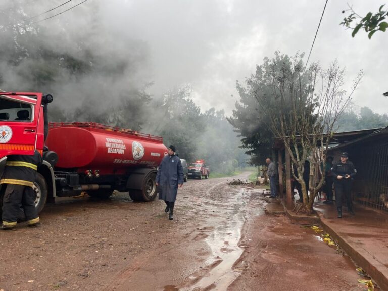 Incendio en una fábrica de fideos de Capioví imagen-25