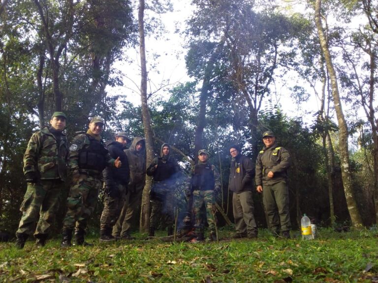 Guardaparques, gendarmes, policías y prefecturianos llevaron a cabo un operativo integral en Campo San Juan imagen-44