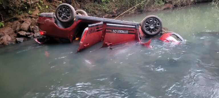 Falleció un hombre tras caer a un arroyo con su auto en Campo Viera imagen-4