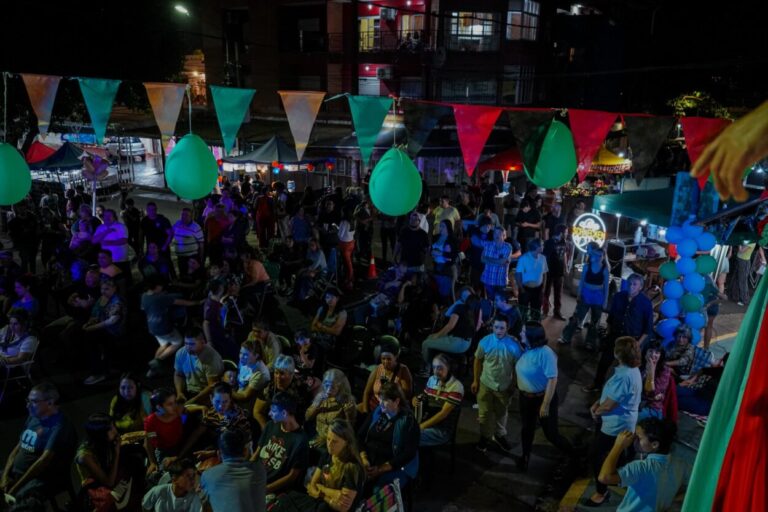 Un centenar de personas celebraron los 68 años de "La Placita" a pura música y baile imagen-49