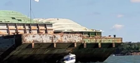 Corrientes: colisión entre barcaza y una lancha en el río Paraná dejó cuatro heridos graves Corrientes: colisión entre barcaza y una lancha en el río Paraná dejó cuatro heridos graves imagen-6