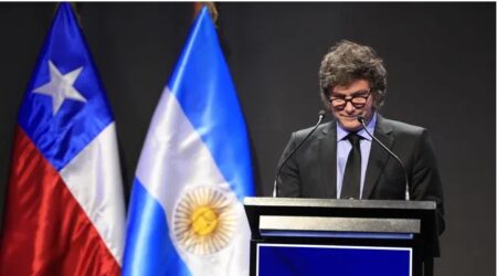 Javier Milei disertó en Chile y destacó que Argentina haya podido revertir el déficit energético Javier Milei disertó en Chile y destacó que Argentina haya podido revertir el déficit energético imagen-3
