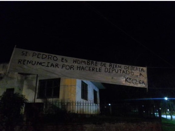 “Alerta con la mafia de la pedofilia”, Apóstoles amaneció con carteles en repudio al prófugo puertista Kiczka imagen-8