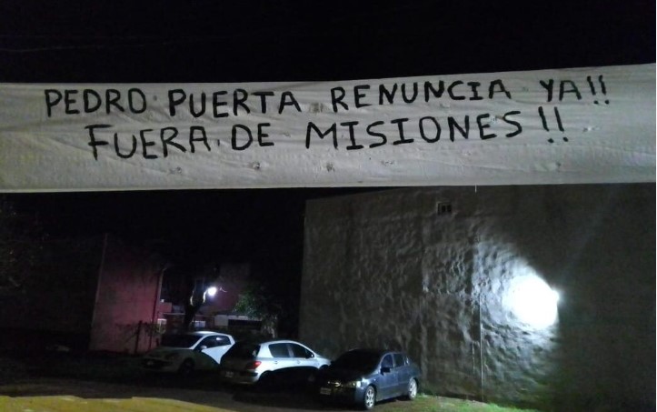 “Alerta con la mafia de la pedofilia”, Apóstoles amaneció con carteles en repudio al prófugo puertista Kiczka imagen-22