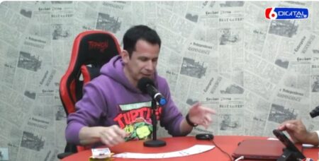 "Me quise complicar un poco la vida", dice médico posadeño que regresó a Misiones para iniciar una gira de magia con pasos de comedia imagen-9