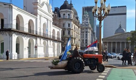 Inym: un tractor yerbatero en Plaza de Mayo y la convocatoria a una mesa federal agraria imagen-5