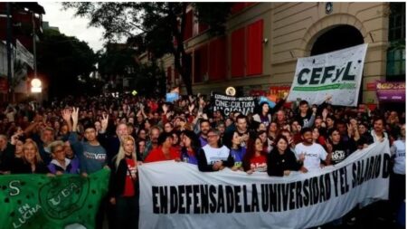 Universidades nacionales: no hubo acuerdo paritario y ratificaron el paro del lunes Universidades nacionales: no hubo acuerdo paritario y ratificaron el paro del lunes imagen-7