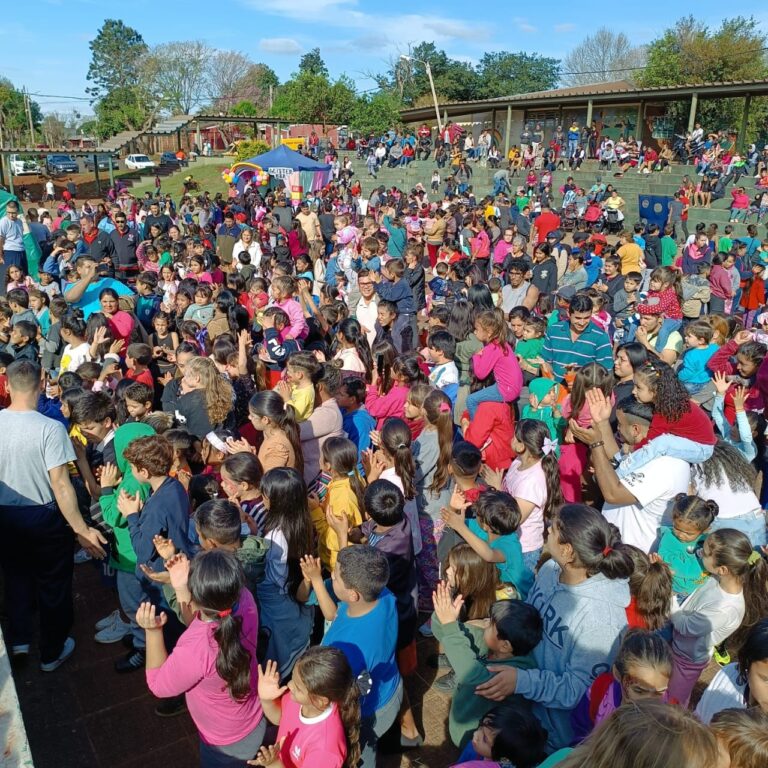 Multitudinario cierre de "Por los Niños Todo" en el barrio A-4 de Posadas imagen-8