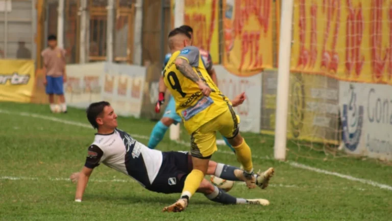 Fútbol: Crucero ganó y llega a la última fecha con posibilidad de escapar al descenso imagen-21