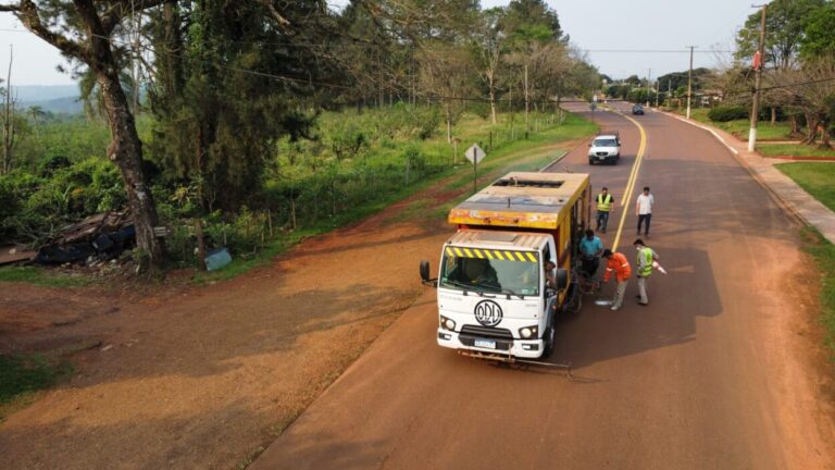 Trabajos de demarcación mejoran la seguridad en la Ruta Provincial N° 215 imagen-46