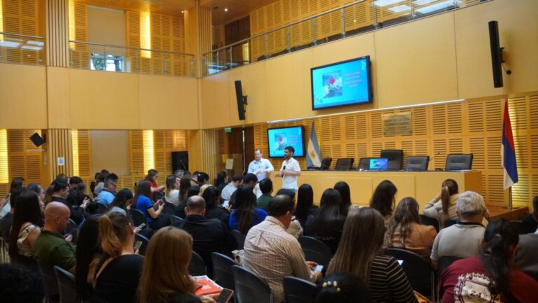 Democracia inteligente en acción: Comenzó el Parlamento Estudiantil Misionero imagen-11