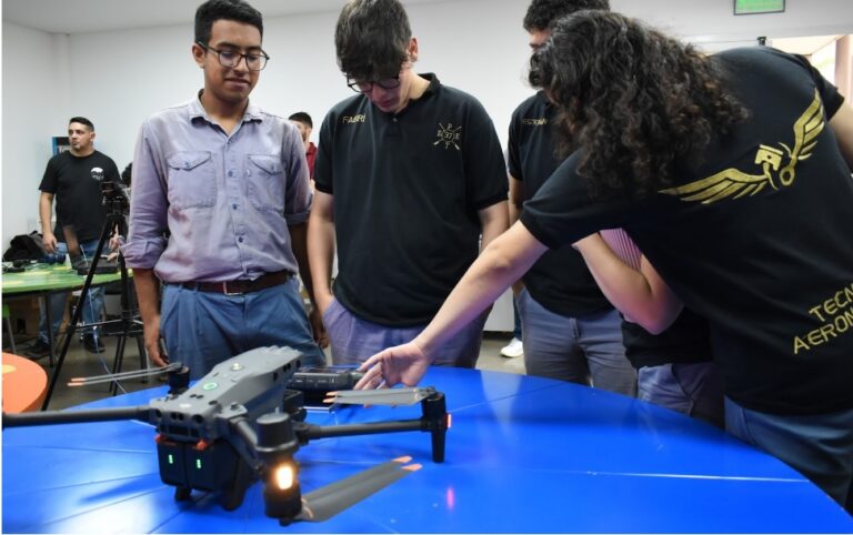 La Escuela de Robótica Misiones lanzó Vant, el trayecto sobre creación de drones imagen-50