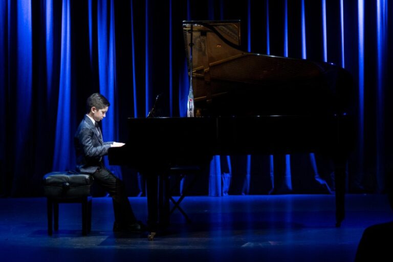 El joven pianista Facundo Ledesma Melnechuk de 10 años se presentará este miércoles en el Teatro de Prosa imagen-38