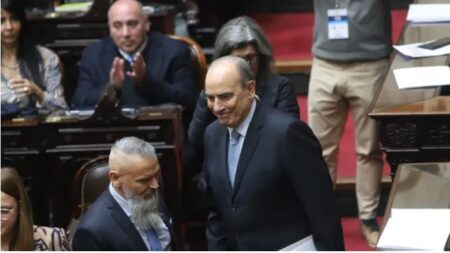 Por represión frente al Congreso, terminó de forma abrupta la defensa de gestión de Guillermo Francos: se retiraron bloques opositores imagen-9