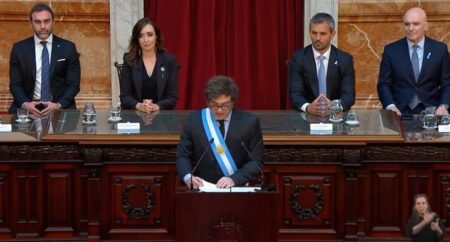 Javier Milei presentó el Presupuesto 2025 en el Congreso: “Venimos a ponerle un cepo al Estado” imagen-2