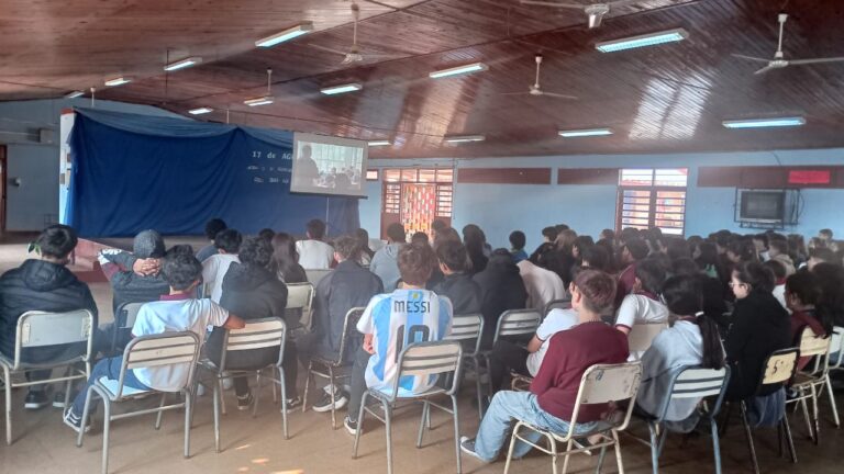 Redes sociales y el juego online ilegal, temas del programa "Juego Responsable" con alumnos de colegios de Santa Ana imagen-6