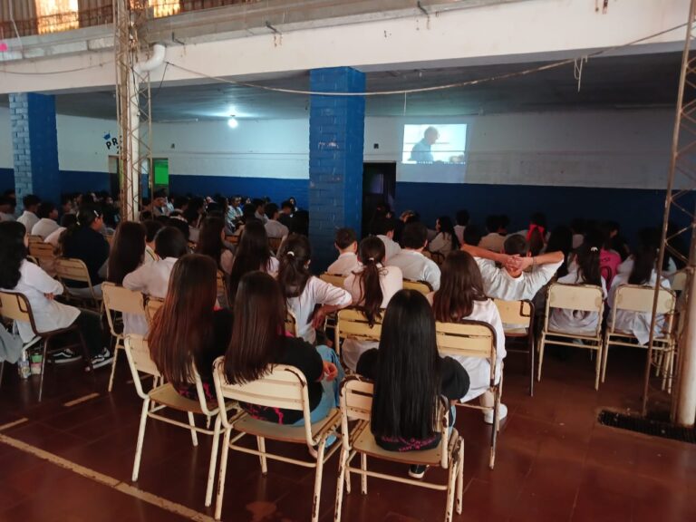 Charlas sobre prevención de adicciones en escuelas de Santo Pipó: Enfoque en el uso responsable de dispositivos electrónicos imagen-8