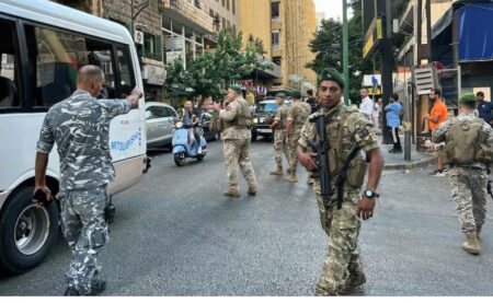 Nuevas explosiones en el Líbano: tras los beepers, reportan que estallan handies, paneles solares y otros aparatos de Hezbollah Nuevas explosiones en el Líbano: tras los beepers, reportan que estallan handies, paneles solares y otros aparatos de Hezbollah imagen-6