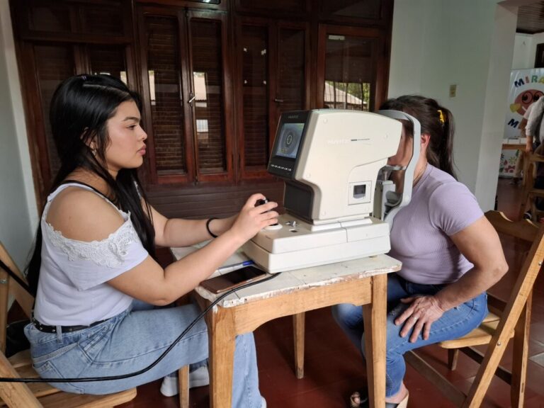 El programa "Mirar Mejor" atendió a vecinos de Panambí imagen-39