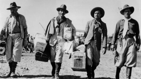 Se proyectará la clásica película “Prisioneros de la tierra”, en su versión restaurada Se proyectará la clásica película “Prisioneros de la tierra”, en su versión restaurada imagen-4