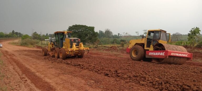 Mantenimiento de rutas terradas en frentes simultáneos de distintos municipios Mantenimiento de rutas terradas en frentes simultáneos de distintos municipios imagen-2