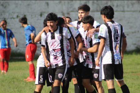 Fútbol posadeño: el domingo se completó la primera fecha del Apertura Fútbol posadeño: el domingo se completó la primera fecha del Apertura imagen-2