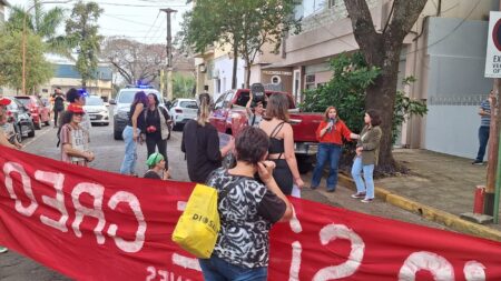 Mujeres autoconvocadas marcharon en repudio al Caso Kiczka y se reunieron con la Defensora de los Derechos de los NNyA imagen-8