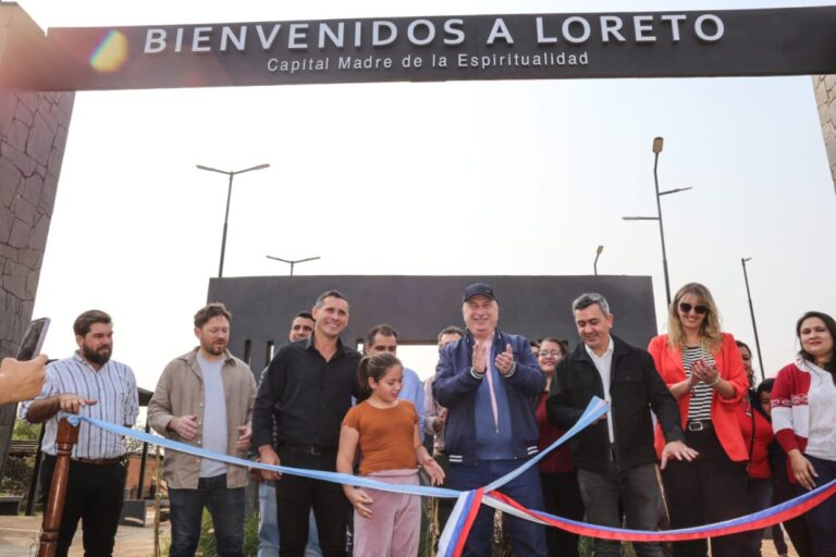 Passalacqua inauguró el portal de acceso y el Centro Cívico de Loreto imagen-28