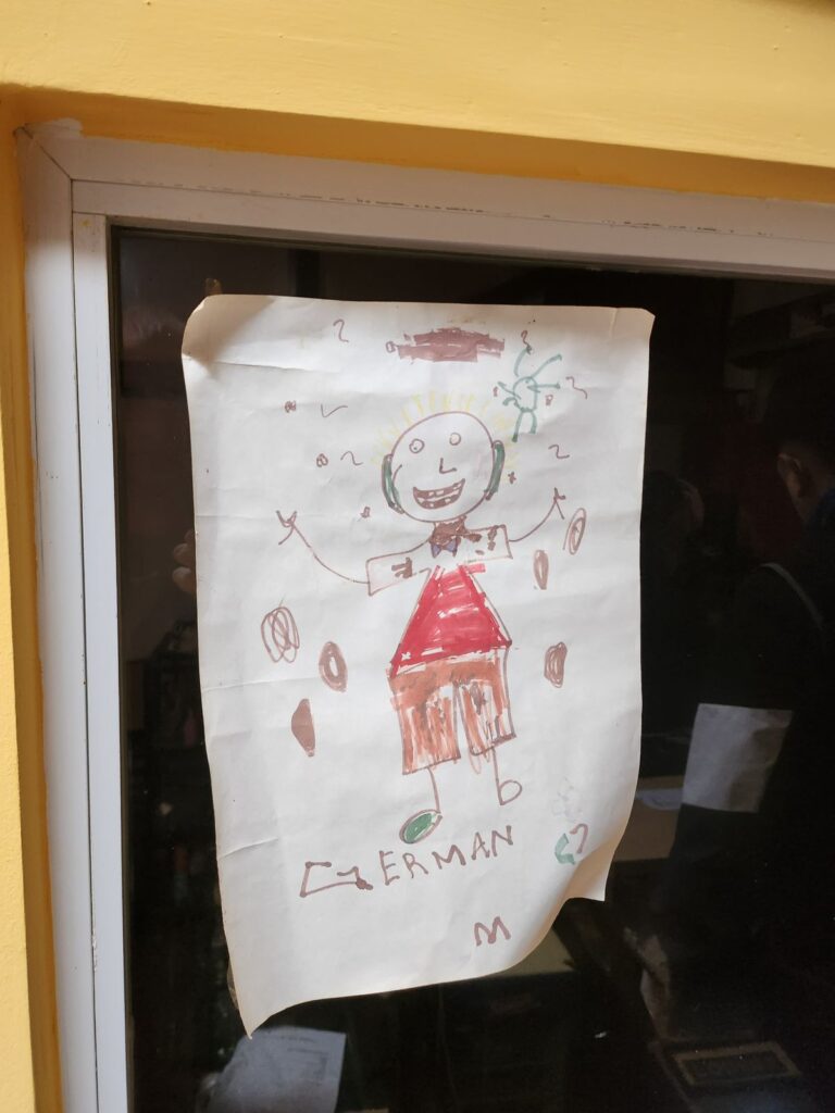 Caso Kiczka: Dibujos infantiles, una veintena de CD´s, un celular roto y una computadora fueron los elementos secuestrados en la empresa del diputado Pedro Puerta imagen-31