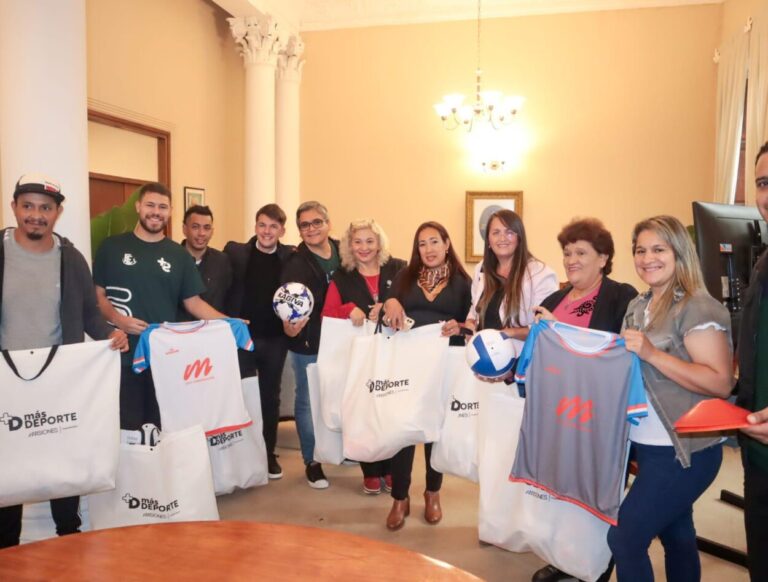 “Más Deportes” de la Vicegobernación hizo una nueva entrega de kits de pelotas e indumentaria, ahora a clubes barriales imagen-28