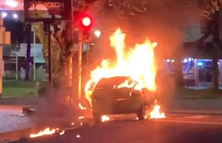 Detuvieron a un piromaníaco que fue captado por las cámaras del 911 incendiado dos autos imagen-1