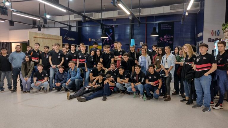 Semana de la Industria: alumnos de escuelas técnicas visitaron empresas del PIIP y asistieron en el Imax a una conferencia sobre la industria del futuro imagen-23