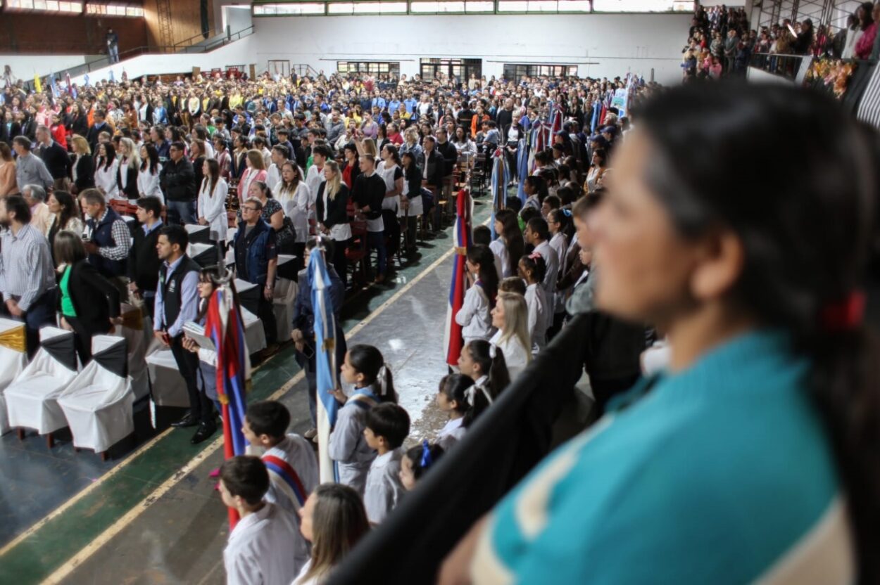 Passalacqua encabezó la apertura de la 38° Fiesta Provincial del Docente en Campo Grande imagen-10