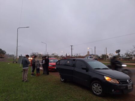 Colisión vehicular en la entrada al barrio Itaembé Guazú imagen-5