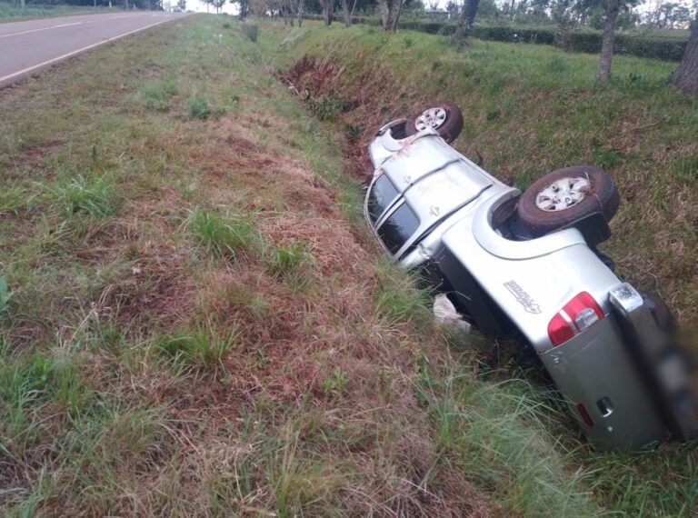 Conductor resultó ileso tras despistar sobre ruta provincial 5 imagen-13