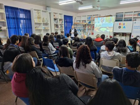 La Policía Comunitaria brindó un Taller sobre Acoso Escolar y Ciberbullying a los alumnos del BOP N° 10 de Oberá La Policía Comunitaria brindó un Taller sobre Acoso Escolar y Ciberbullying a los alumnos del BOP N° 10 de Oberá imagen-8