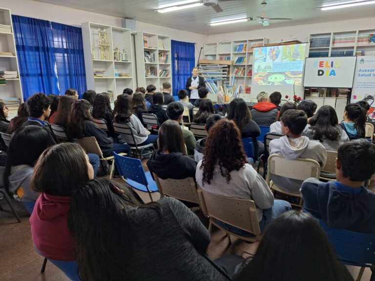 La Policía Comunitaria brindó un Taller sobre Acoso Escolar y Ciberbullying a los alumnos del BOP N° 10 de Oberá imagen-33