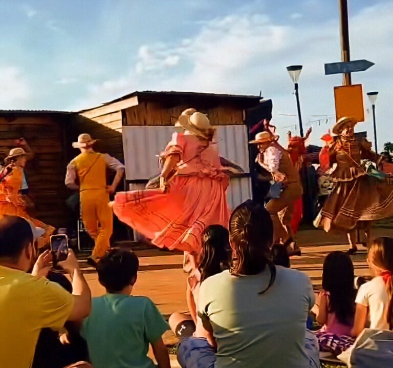 "Festivalito" en Costa Sur: un encuentro de música y color para disfrutar en familia imagen-42