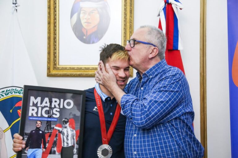 El gobernador Passalacqua homenajeó al misionero Mario Ríos, medallista paralímpico en París 2024 imagen-13