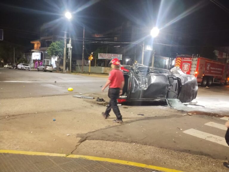 Despiste y vuelco en avenida de Posadas, un lesionado imagen-42