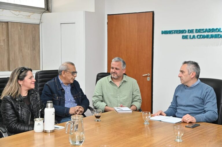 Reunión de la Multisectorial Peronista Misiones con el ministro bonaerense Andrés Larroque imagen-32