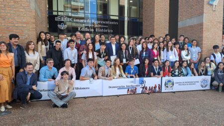 «El Parlamento Estudiantil misionero es único en la Argentina y se replicará en varias provincias» "El Parlamento Estudiantil misionero es único en la Argentina y se replicará en varias provincias" imagen-7