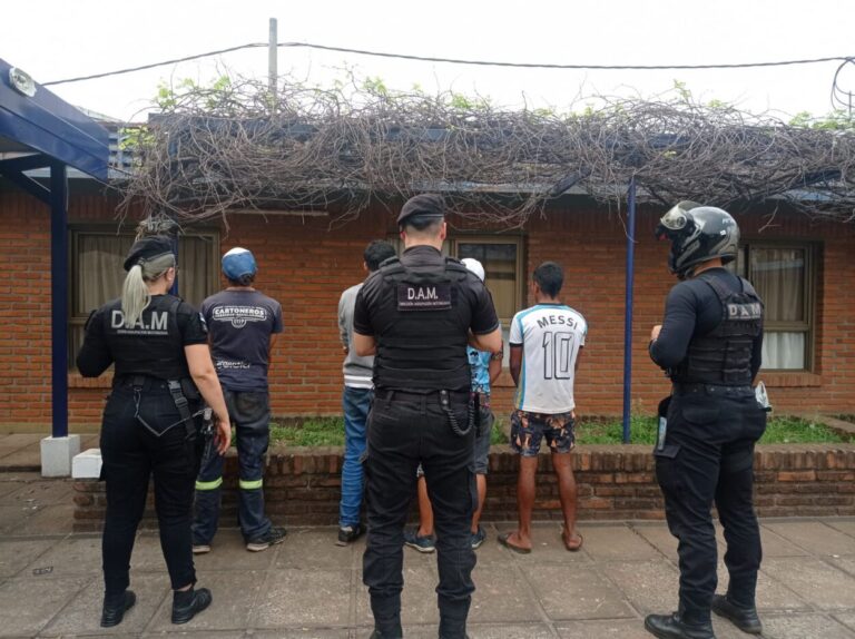 A través de las cámaras del 911 la Policía evitó el robo de viviendas en la zona céntrica de Posadas imagen-43