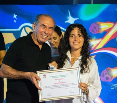 Intendente Stelatto acompañó la entrega de reconocimientos a los artistas del festival de murales “Aura Urbana” Intendente Stelatto acompañó la entrega de reconocimientos a los artistas del festival de murales “Aura Urbana” imagen-4