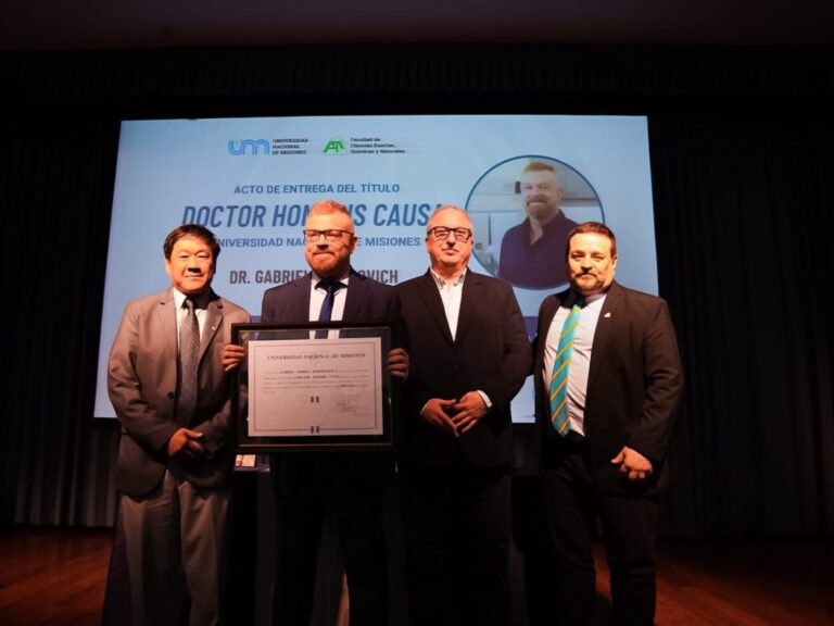 Passalacqua participó en la entrega del título Doctor Honoris Causa de la UNaM al reconocido doctor Gabriel Rabinovich imagen-25