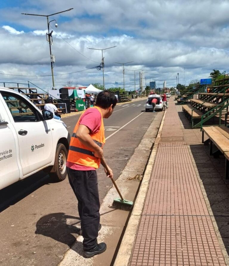 Estudiantina 2024: desde el Municipio invitan a mantener el orden y la limpieza en la Costanera imagen-21