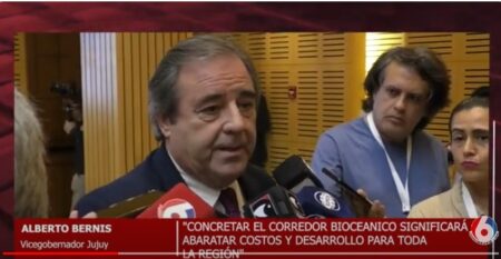 El corredor bioceánico es fundamental para el desarrollo de las provincias del Norte Grande, insisten imagen-4