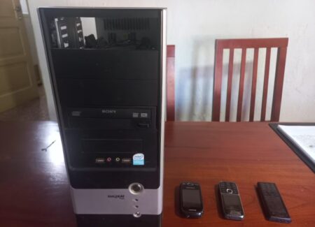 En allanamiento a la casa de los suegros de Germán Kiczka encontraron dos computadoras escondidas entre plantas En allanamiento a la casa de los suegros de Germán Kiczka encontraron dos computadoras escondidas entre plantas imagen-4