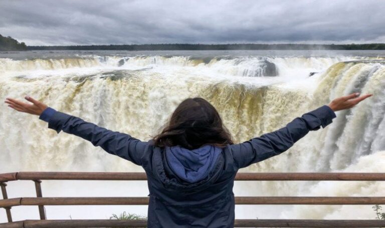 Cuánto sale volar en helicóptero sobre las Cataratas del Iguazú en septiembre 2024 imagen-47